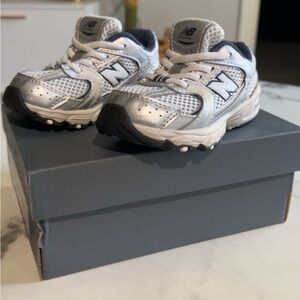 Toddler 530 New Balance Kids' Metallic and White Sneakers-Excellent Condition